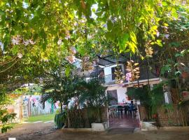 HOSTAL SARITA, bed and breakfast en Villavieja