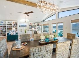 Smiling Otter Retreat! Waterfront/pool/spa/games!, hotel v destinaci Clearlake