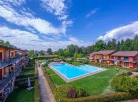 Lenni Apart Swimming Pool and lake - Happy Rentals