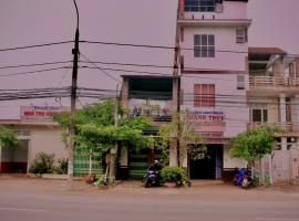 Nhà Nghỉ Thanh Thuý, hotell med parkeringsplass i Quang Tri