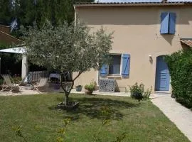 gite in vacation residence with heated pool in the heart of the alpilles, in mouriès, sleeps 2