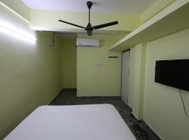 Srinivasa Serviced Apartment, hotel with parking in Chennai