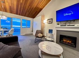 Oceanfront Loft - amazing views!, apartment in Qualicum Beach