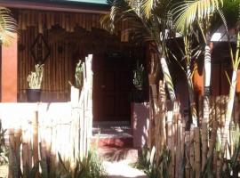 Outback Retreat Hotel, hotel i Tonge