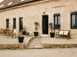 Les Blés Dorés et Les Graines de Lin, 2 gîtes à la Ferme avec moutons et piscine, à côté de Beaune