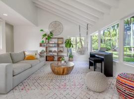 Boho House - Stylist Home with Parking and large Yard, cabaña o casa de campo en Miami