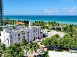 Beach Bae -Deco Studio Steps from the Ocean