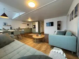 Illu Rental - Green House with Iceberg view