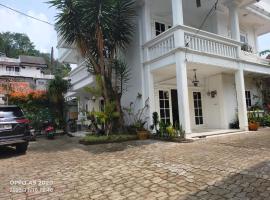 Villa Aneka 2 by Surganya Villa: Paragajen şehrinde bir otel