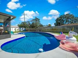 Ixora16 Heated Pool, mins to beach, airport, USSSA, Cruise Port, 1h to Disney