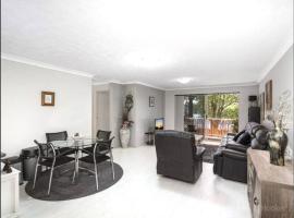 Southport Sykes Crt, hotel with parking in Gold Coast