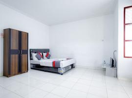 J&B Rooms Tomang Jakarta Mitra RedDoorz, hotel en Grogol, Yakarta