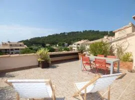 2 Chambres avec Grande terrasse de 25m² à 350M de la Plage