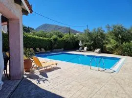 Villa Iliaktida - Private Pool, Garden, Outdoor Kitchen & BBQ