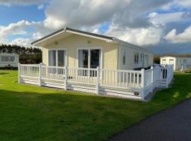 Little Cornish lodge bude, holiday park in Poundstock
