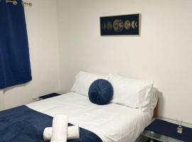 Salford Central 2-Bed Bliss - Near Uni & Shopping, hotel in Manchester