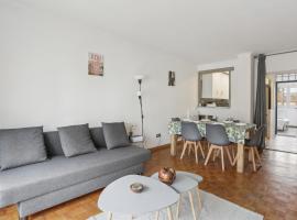 Chic and spacious appartment with balcony, hotel in Fontenay-aux-Roses
