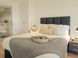 Luxury 2 bed Apartment Cherrywood Dublin 18 โรงแรมที่มีที่จอดรถในดับลิน