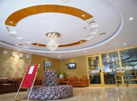 The Road View Grand Hotel & Multi Cuisine Restaurant- 18 Percentage Off On Food Order- An Svm Brand, hotel v destinaci Hajdarábád
