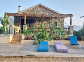 Mini villa avec piscine à 50m de la plage !: Casaglione şehrinde bir otel