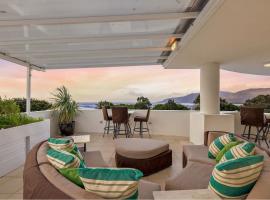 'The Dreamscape' Sea View Serenity on the Esplanade, hotel con jacuzzi en Cairns