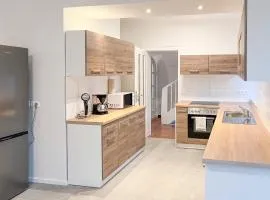 T&K Apartments - 5 Zimmer Einfamilienhaus 15min to Messe Fair DUS - Willich