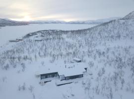 Sunrise View Lapland, Sky View Bedroom & Hot Tub, hôtel à Kilpisjärvi