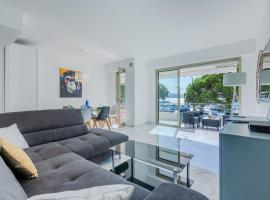 90m on the Croisette with Terrace & Sea View, hotel in Cannes