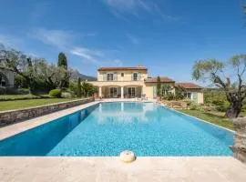Jewel of 280m with Infinity Pool in Absolute Calm