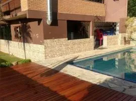 Chácara em Ibiúna com piscina e acesso a represa