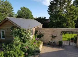 Charming Cottage surrounded by Idyllic garden in peaceful location in central Charlbury