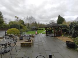 The Golden Cup - Yoxall, hotell i Yoxall