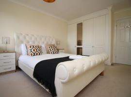 Chartwell Grove (Spacious 7 BR with FREE parking), B&B in Nottingham