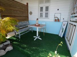 Tropical Beach Studio. Cocon douillet sur les hauteurs de Fort-de-France., apartamento em Fort-de-France