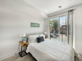 Classy Capitol Hill APT, Steps from DC Attraction, hotel in Washington