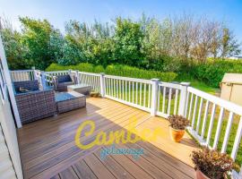 MP739 - Camber Sands Holiday Park - Modern Caravan - Pet friendly - Decking - Quiet Area, hotel di Camber