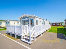 SBL54 - Camber Sands Holiday Park - Mini Lodge - 3 Bedrooms - Decking - Dishwasher - Private Parking, hotell i Camber