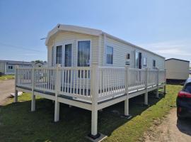 BH14 - Marlie Holiday Park - New Romney, hotel in Kent