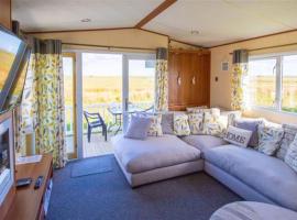 MP503 - Camber Sands Holiday Park - Sleeps 8 - Large Gated Decking - Amazing views, hotell i Camber