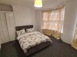 Double Rooms with shared bathroom, hotell sihtkohas Gillingham