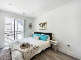 Central DC APT , City Skyline View , Close to All, hotel in Washington