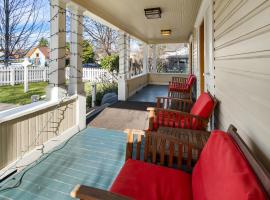 Pioneer Vacation Rentals - Pioneer South downtown Ashland, hotel in Ashland