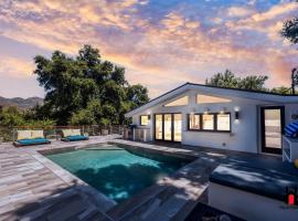 Resort Feel I Breathtaking Mountain Scenery I Pool, hotel din Malibu