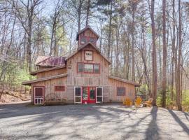 Jasper 7 Timbers Cabin on 10 Acres with a Creek!, hotel with parking in Jasper