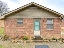 Pet-Friendly Madison Home 11 Mi to Dtwn Nashville, khách sạn ở Madison