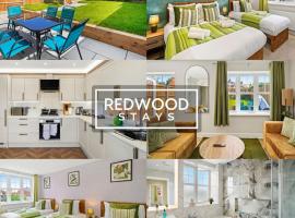 BRAND NEW! Modern Houses For Contractors & Families with FREE PARKING, FREE WiFi & Netflix By REDWOOD STAYS, hotel u Farnboroughu