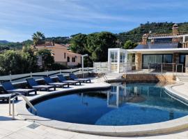 Luxury Villa with gorgeous Pool and Free Parking, lúxushótel í Pula
