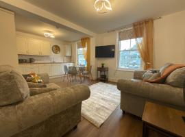 Gregory Flats No. 1, by HomeInspire, hotell i Looe