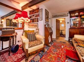 Finest Retreats - Lychgate Cottage, hotel with parking in Mattishall