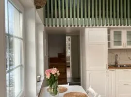 Ett nytt fräsch hus utanför Stockholm nära Arlanda